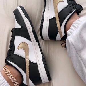 NIKE DUNK LOW BLACK WHITE METALLIC